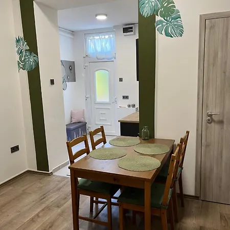 Appartement Cozy Close To M0 Way Boedapest