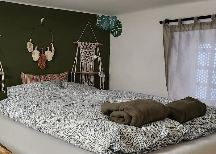 Cozy Close To M0 Way *