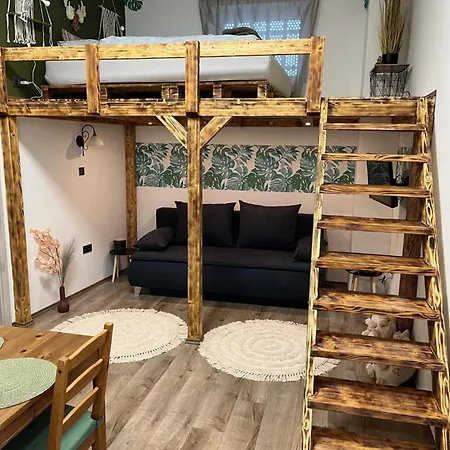 Cozy Close To M0 Way *